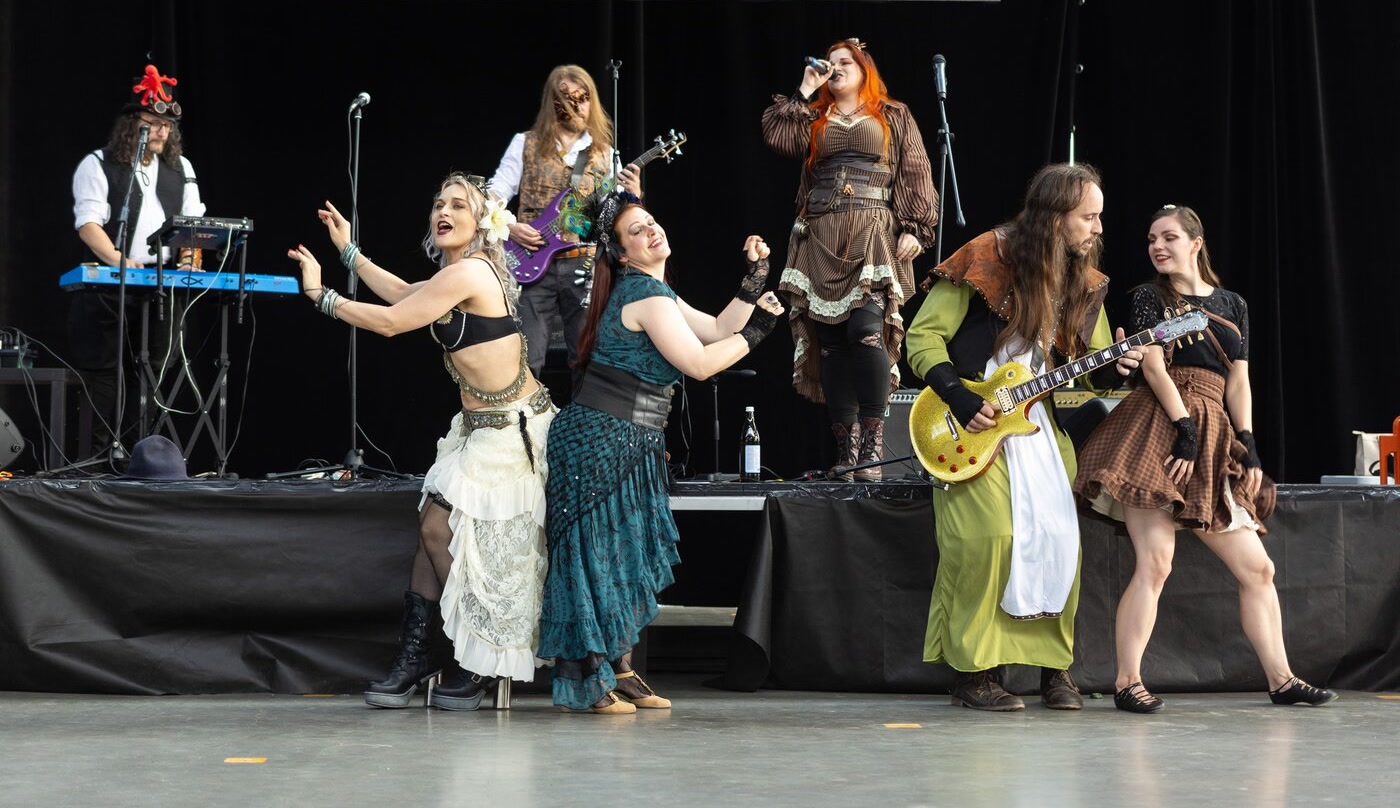 Clockwork Animals na pódiu · Ostrava